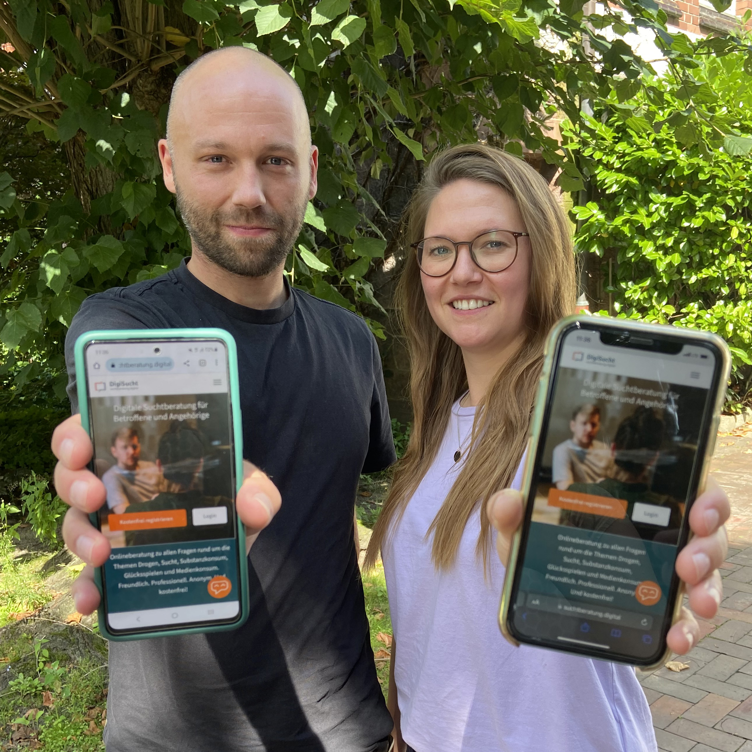 Sebastian Ihne und Anne Köhler bieten auch über die Plattform DigiSucht Beratung für suchtgefährdete und suchtkranke Menschen sowie ihre Angehörigen. Foto: Kerstin Kempermann